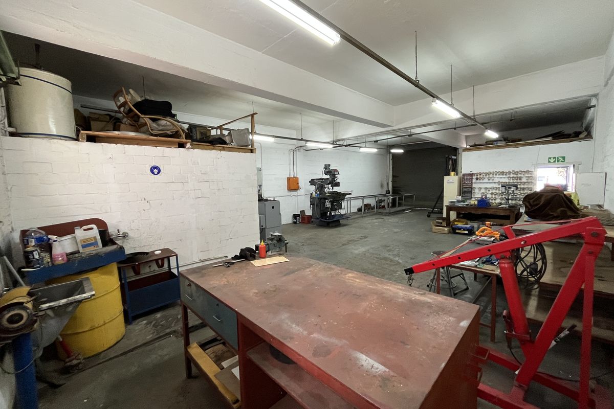 Versatile Industrial Warehouse in Prime Paarden Eiland. - Photo 4