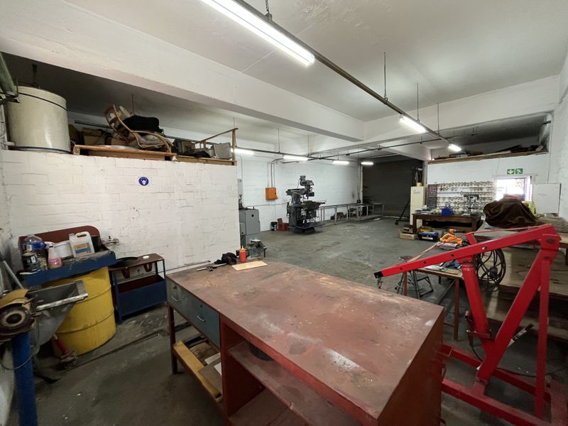 Versatile Industrial Warehouse in Prime Paarden Eiland. - Photo 4