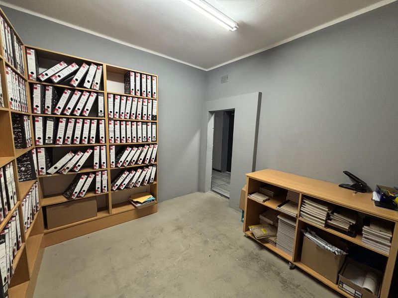 168m2 Office Space To Let in Brackenfell Industrial - Photo 9