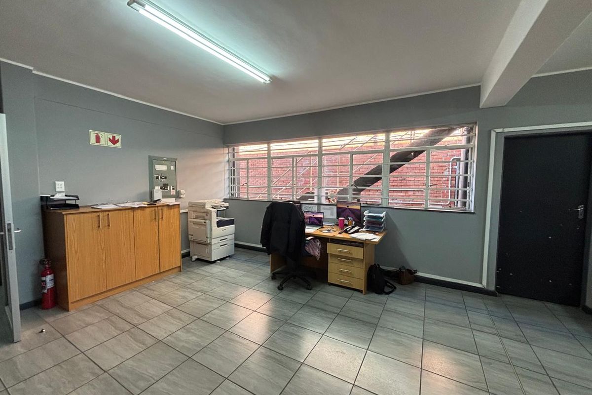 168m2 Office Space To Let in Brackenfell Industrial - Photo 4