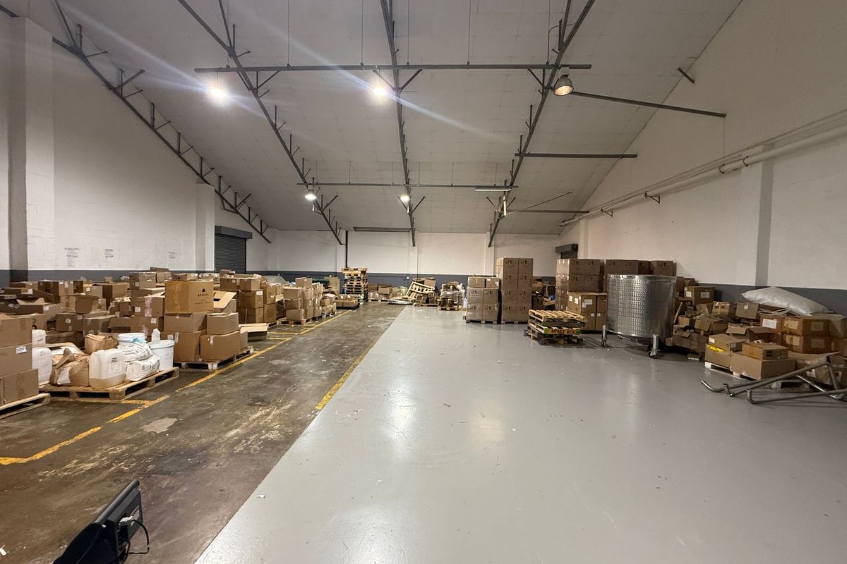 Secure Logistics Warehouse with Excellent N7 Access - Photo 2