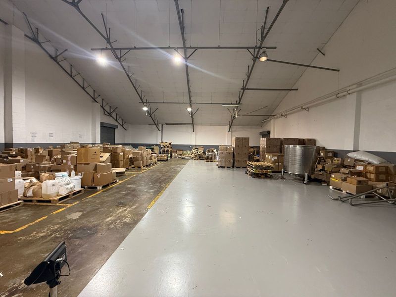 Secure Logistics Warehouse with Excellent N7 Access - Photo 2