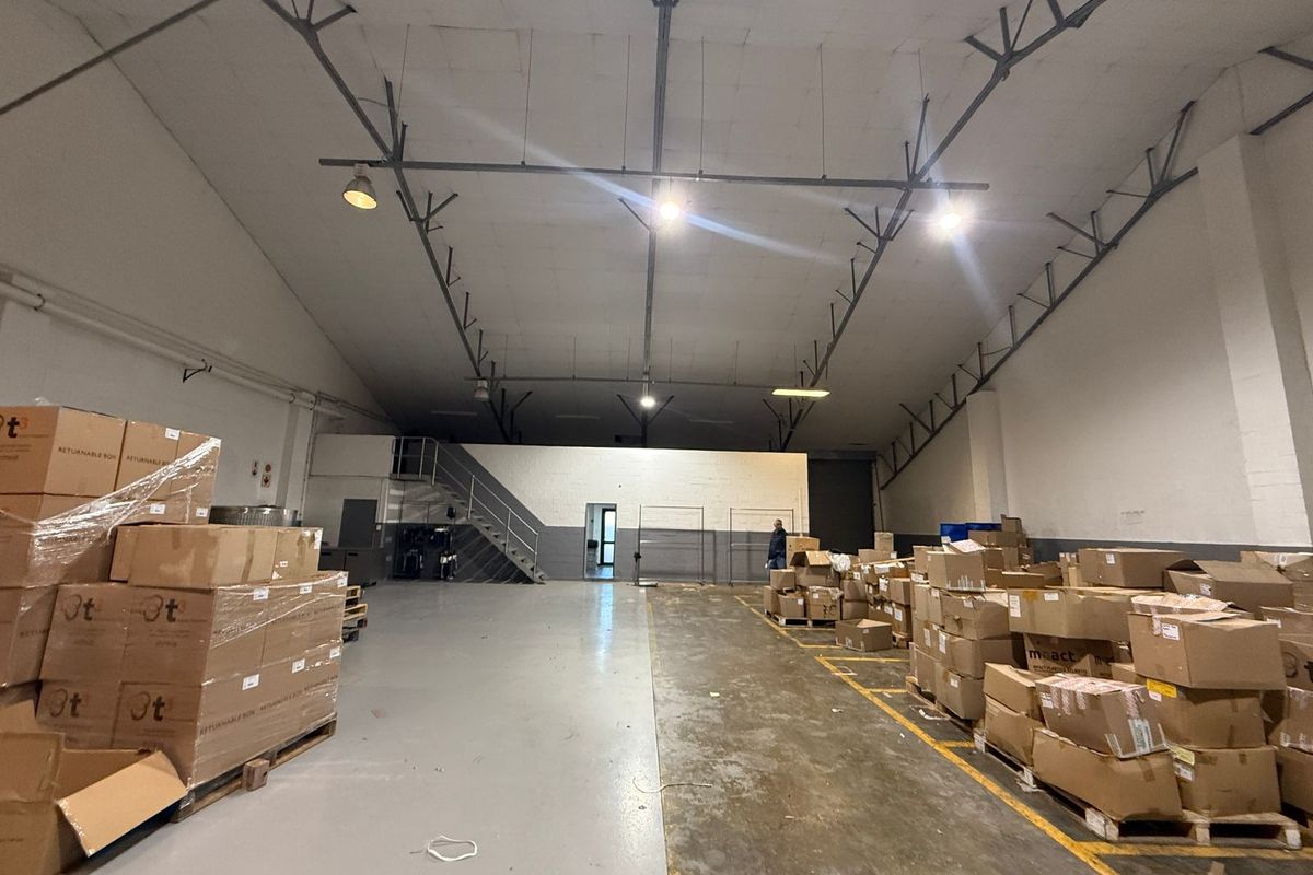 Secure Logistics Warehouse with Excellent N7 Access - Photo 3