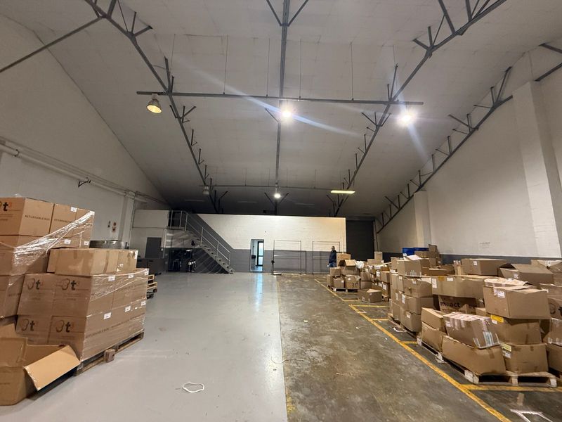 Secure Logistics Warehouse with Excellent N7 Access - Photo 3