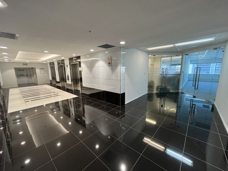 Office Space with Panoramic CBD & Harbour Views at The Towers - Photo 3
