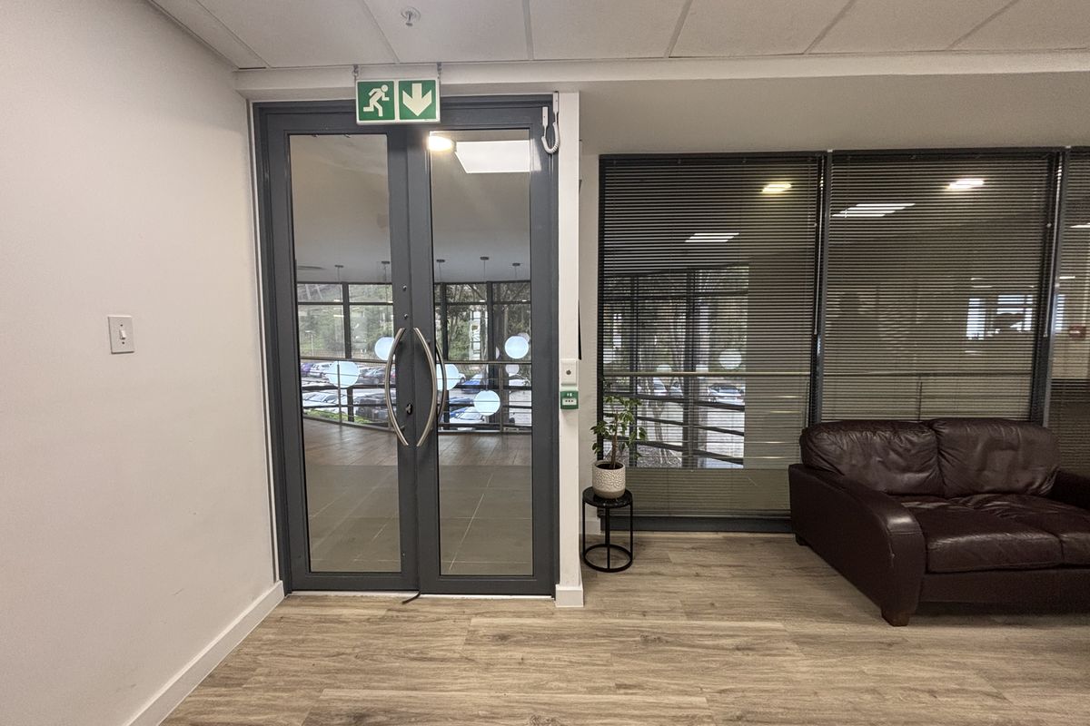 Premium 967m2 Office Space in Prestigious Plattekloof Location - Photo 2