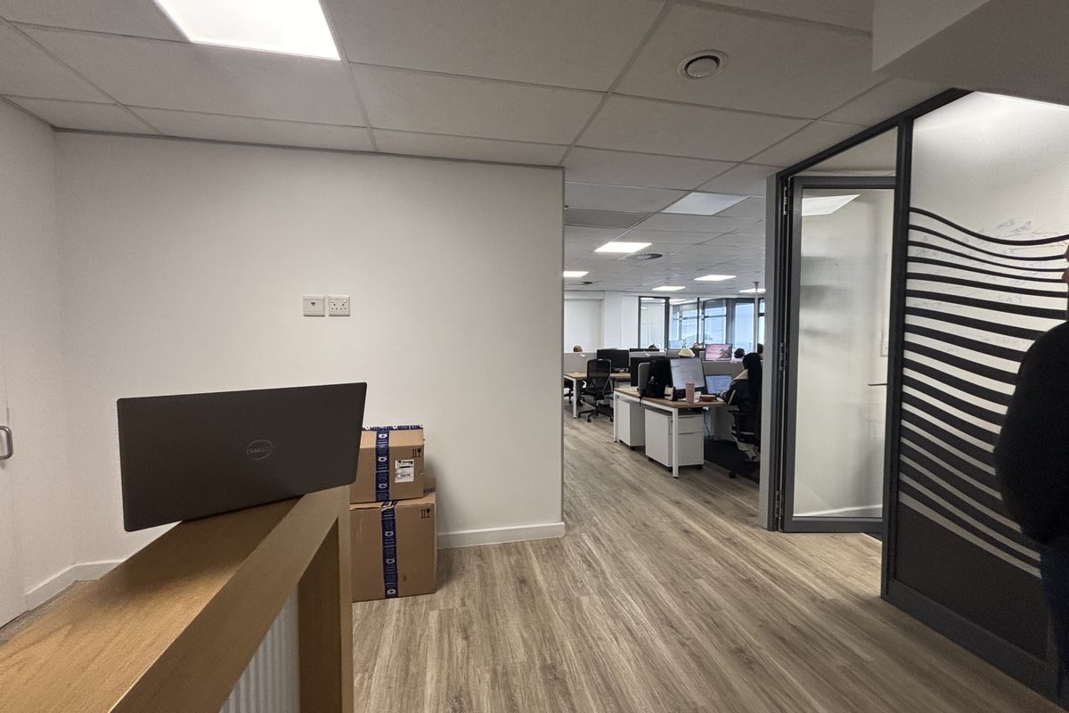 Premium 967m2 Office Space in Prestigious Plattekloof Location - Photo 4