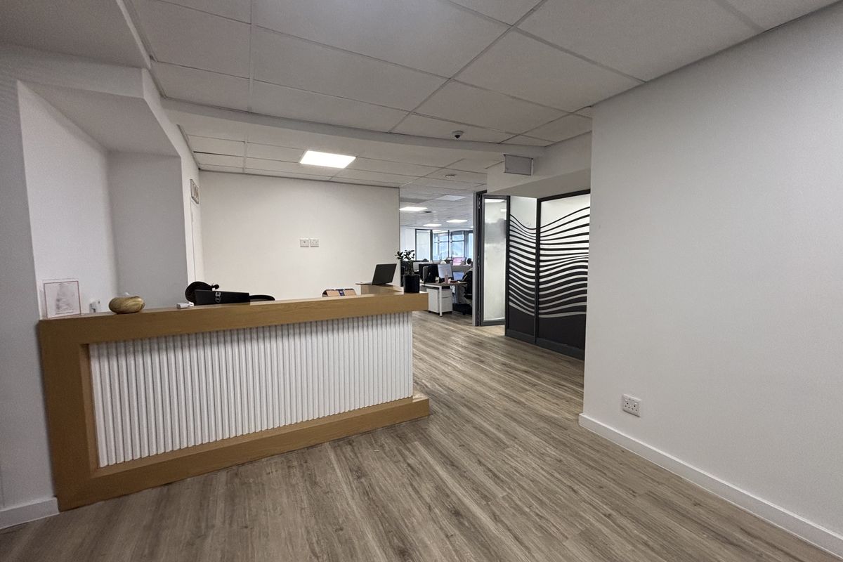 Premium 967m2 Office Space in Prestigious Plattekloof Location - Photo 3