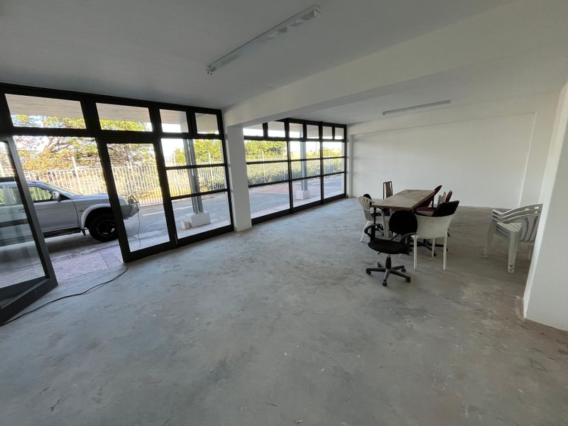 High-Visibility 51m2 Commercial Space in Prime M5 Park, Maitland - Photo 4