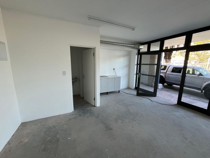 High-Visibility 51m2 Commercial Space in Prime M5 Park, Maitland - Photo 7