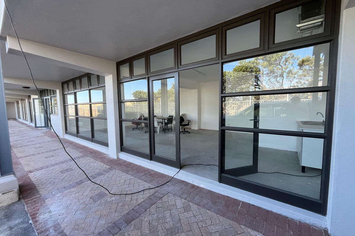 High-Visibility 51m2 Commercial Space in Prime M5 Park, Maitland - Photo 3