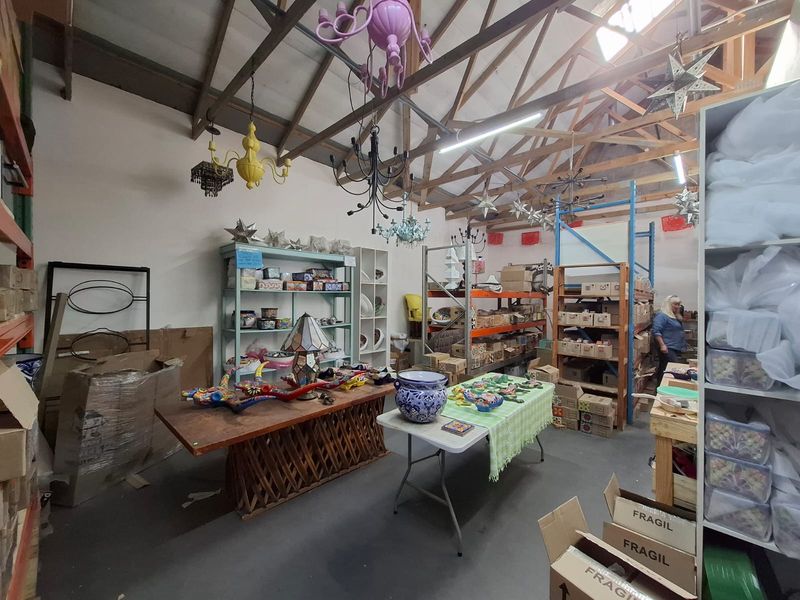 Modern Open-Plan Industrial Space with Roller Access in Platinum Junction - Photo 3