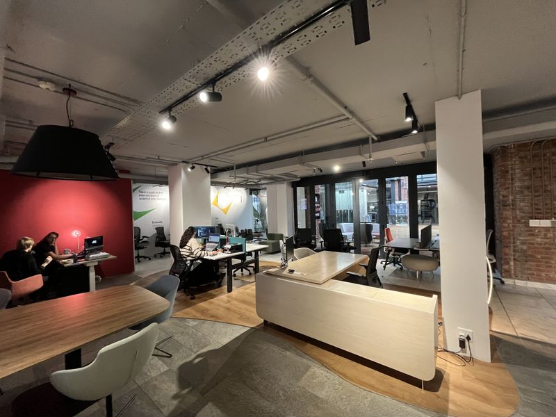 Prime Ground Floor Retail Space in Vibrant Wembley Square, Gardens - Photo 5