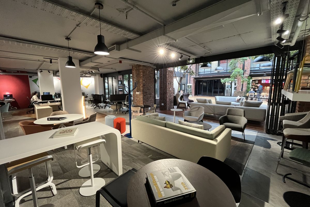 Prime Ground Floor Retail Space in Vibrant Wembley Square, Gardens - Photo 4