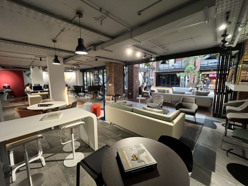 Prime Ground Floor Retail Space in Vibrant Wembley Square, Gardens - Photo 4