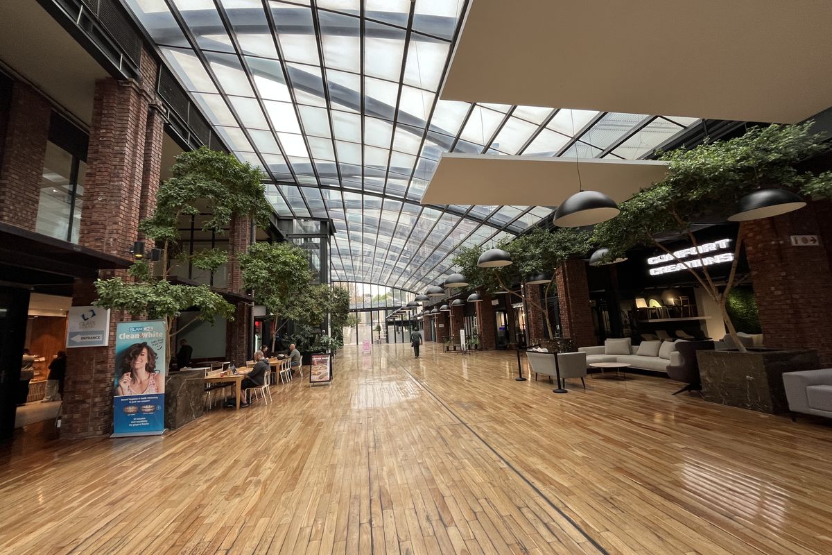 Prime Ground Floor Retail Space in Vibrant Wembley Square, Gardens - Photo 3