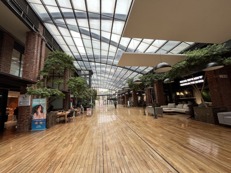 Prime Ground Floor Retail Space in Vibrant Wembley Square, Gardens - Photo 3