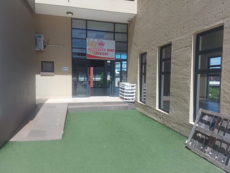 Modern Retail Space in Umhlanga Ridge - Photo 1