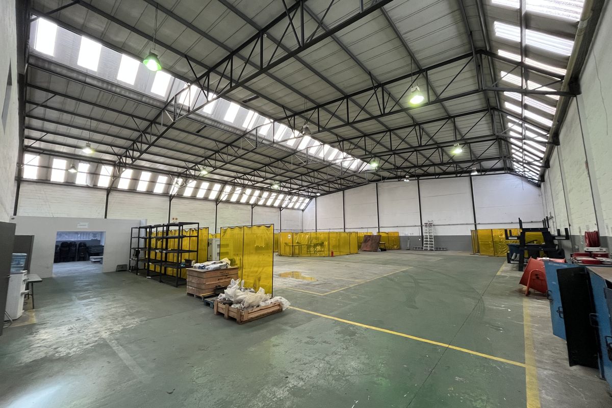 Versatile Warehouse Facility with Offices & Excellent Value in Killarney Gardens - Photo 2