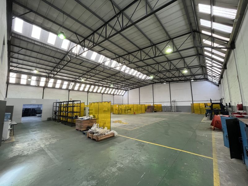 Versatile Warehouse Facility with Offices & Excellent Value in Killarney Gardens - Photo 2