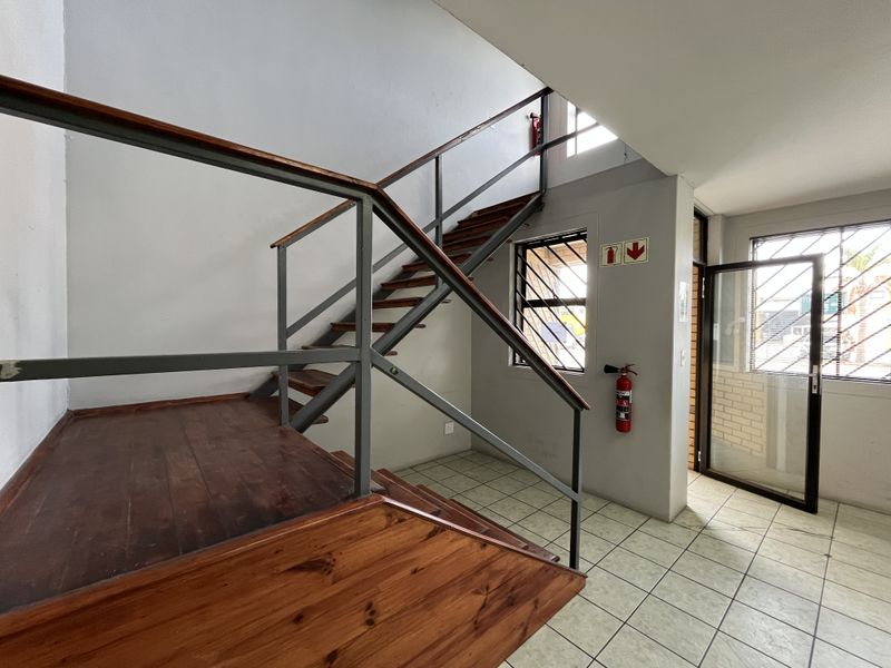 Versatile Warehouse Facility with Offices & Excellent Value in Killarney Gardens - Photo 5