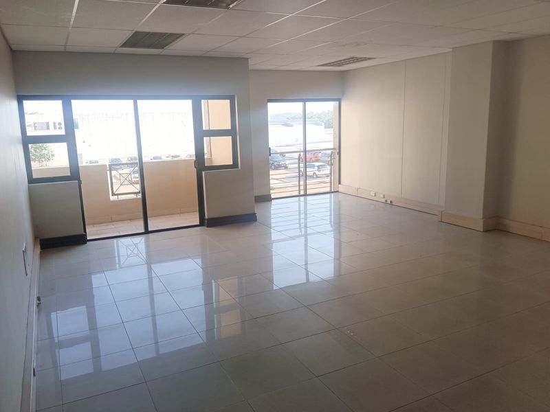 Modern 57m2 Office Space To Let in Umhlanga Newtown - Photo 2
