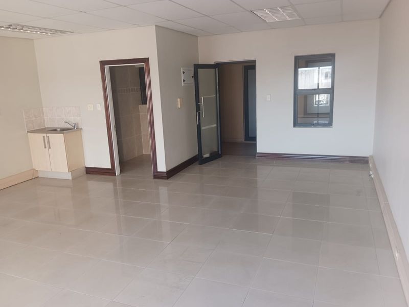 Modern 57m2 Office Space To Let in Umhlanga Newtown - Photo 4
