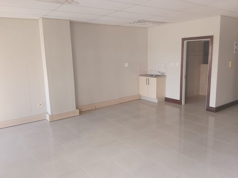 Modern 57m2 Office Space To Let in Umhlanga Newtown - Photo 6