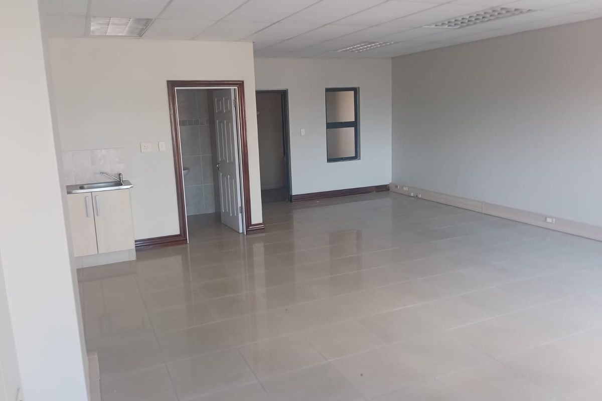 Modern 57m2 Office Space To Let in Umhlanga Newtown - Photo 5