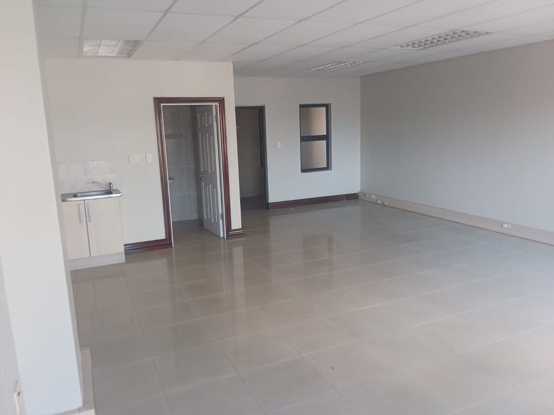 Modern 57m2 Office Space To Let in Umhlanga Newtown - Photo 5