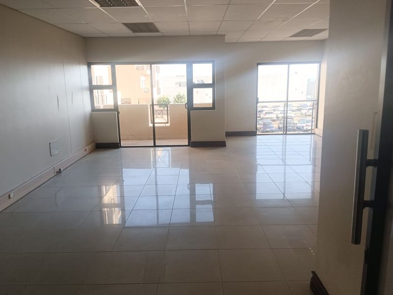 Modern 57m2 Office Space To Let in Umhlanga Newtown - Photo 3
