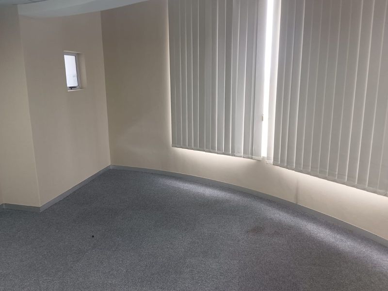 100m2 A-Grade Office To Let in Umhlanga Ridge - Photo 3