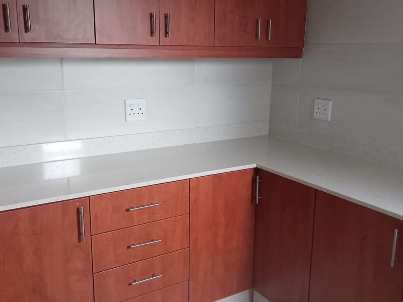 100m2 A-Grade Office To Let in Umhlanga Ridge - Photo 1