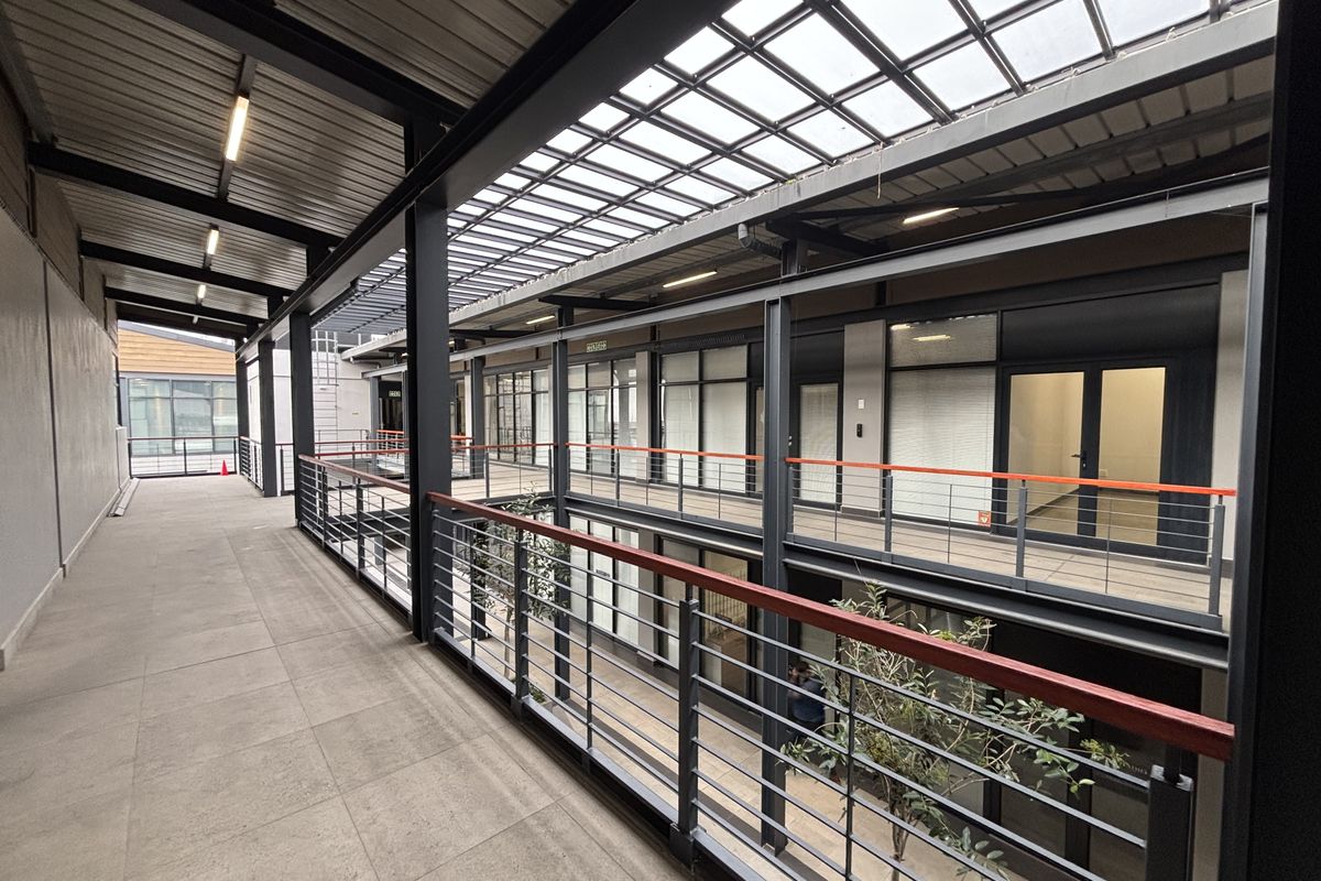 The Village Square Shopping Centre/ unit 208 - Photo 4