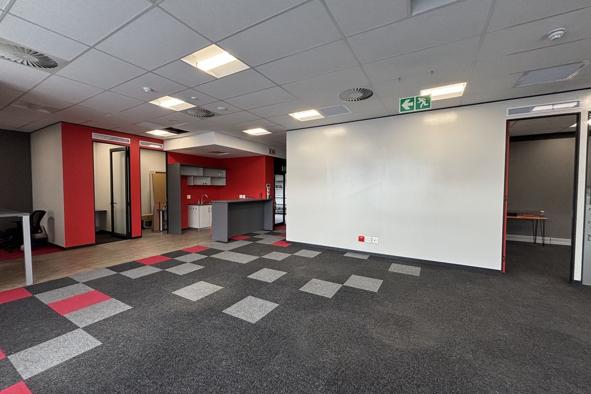 The Village Square Shopping Centre/ unit 208 - Photo 2