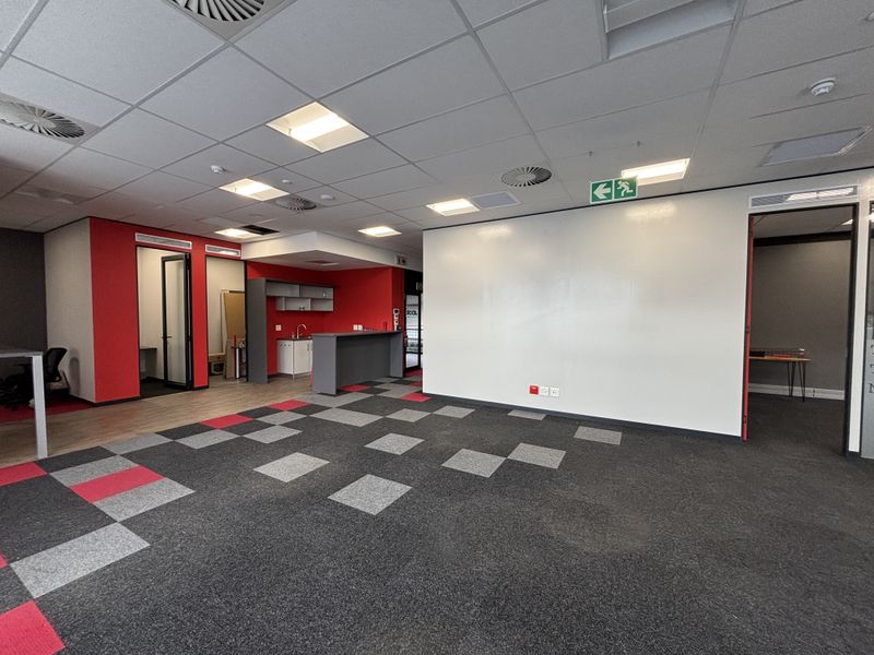 The Village Square Shopping Centre/ unit 208 - Photo 2