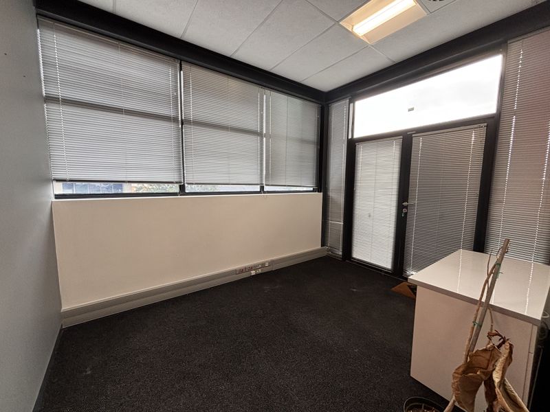 The Village Square Shopping Centre/ unit 208 - Photo 10