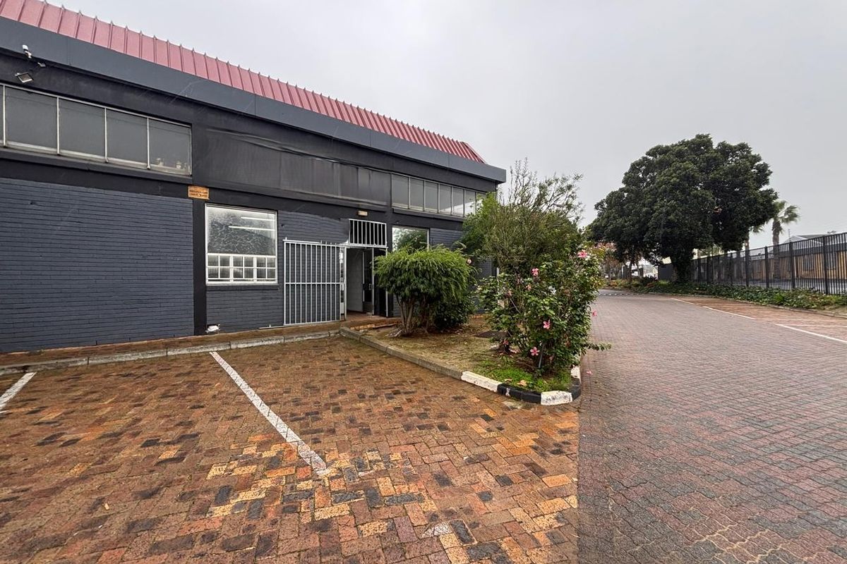 Prime Industrial Warehouse & Office Facility To Let in Maitland Park - Photo 4