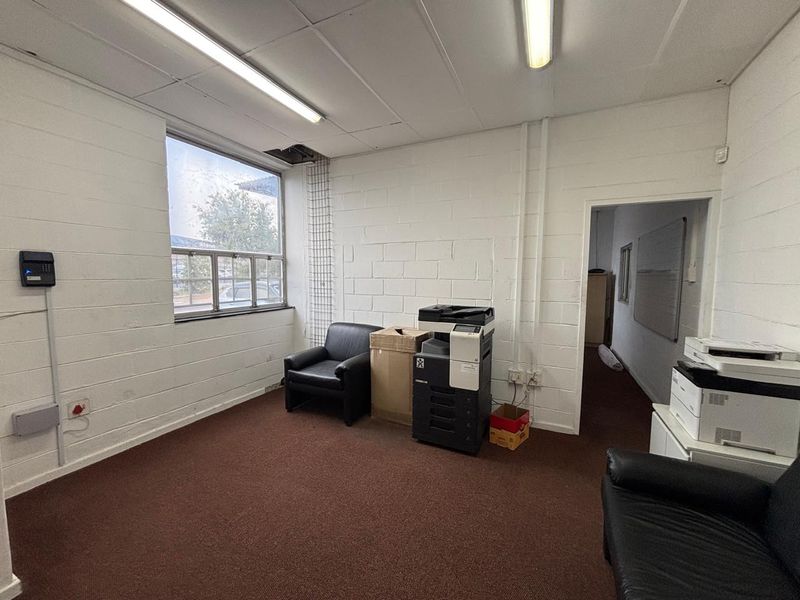 Prime Industrial Warehouse & Office Facility To Let in Maitland Park - Photo 3