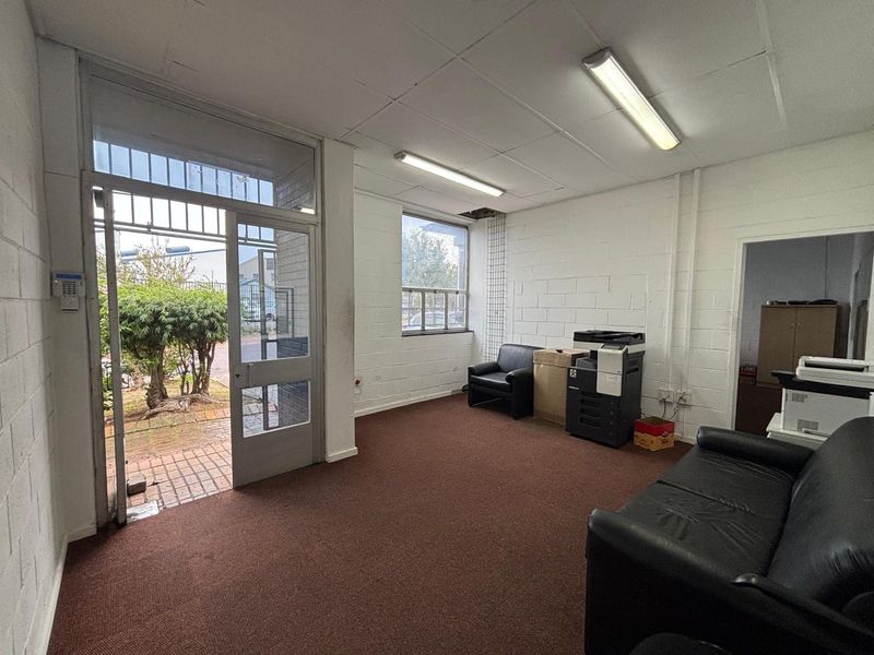 Prime Industrial Warehouse & Office Facility To Let in Maitland Park - Photo 2