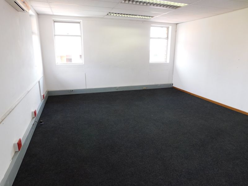 Neat Offices Available Immediately In A Small Office Park. - Photo 10