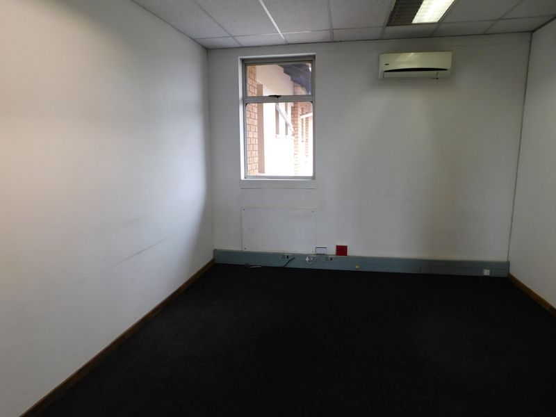 Neat Offices Available Immediately In A Small Office Park. - Photo 9