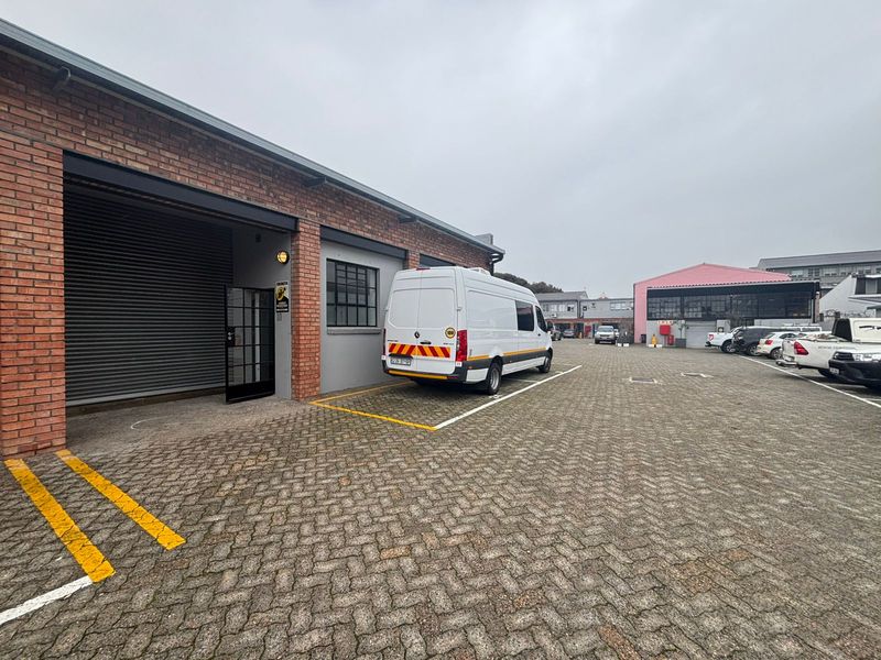 SECURE 124m2 INDUSTRIAL WAREHOUSE TO RENT IN MAITLAND - Photo 1