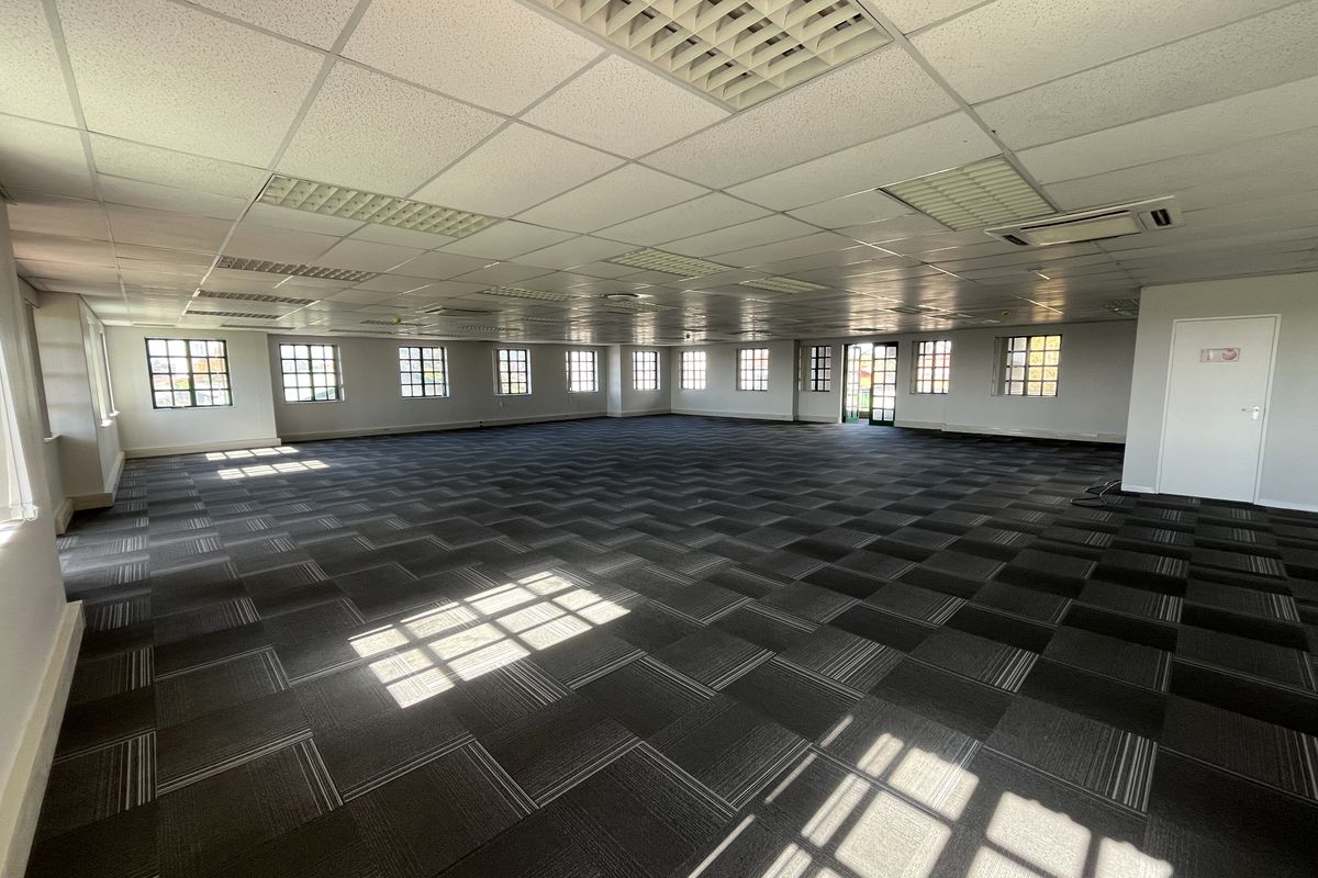 Bright & Flexible Office with Tranquil Brookside Views. Brookside Office Park, Claremont - Photo 2