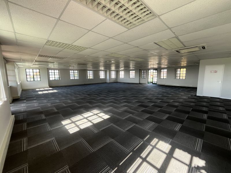 Bright & Flexible Office with Tranquil Brookside Views. Brookside Office Park, Claremont - Photo 2
