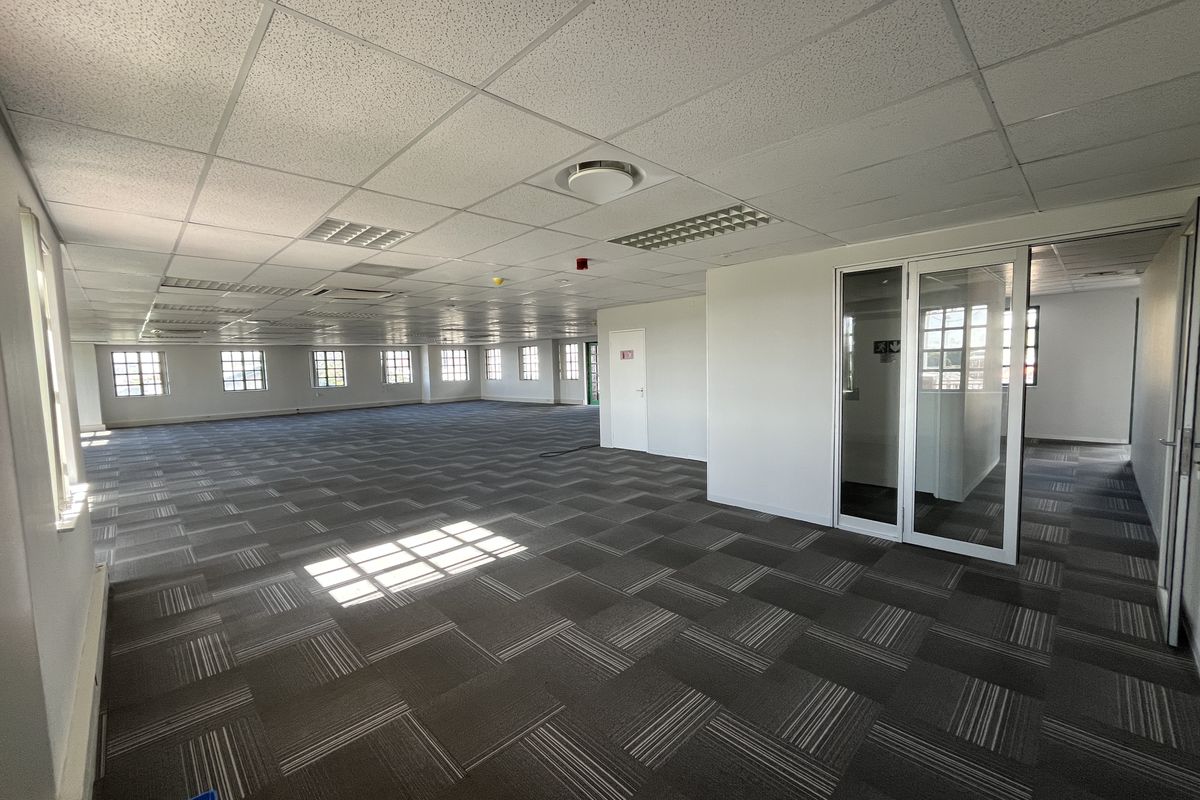 Bright & Flexible Office with Tranquil Brookside Views. Brookside Office Park, Claremont - Photo 5