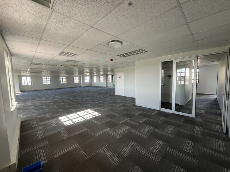 Bright & Flexible Office with Tranquil Brookside Views. Brookside Office Park, Claremont - Photo 5