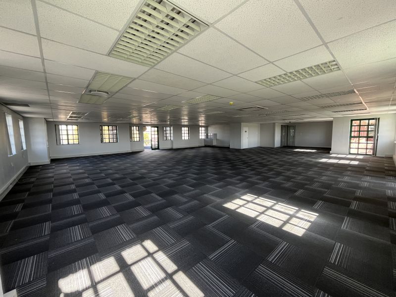 Bright & Flexible Office with Tranquil Brookside Views. Brookside Office Park, Claremont - Photo 6