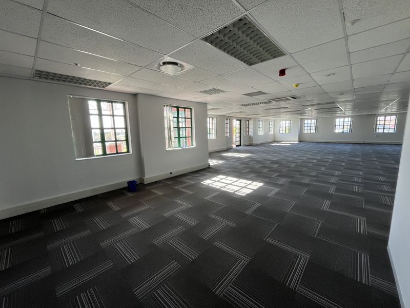 Bright & Flexible Office with Tranquil Brookside Views. Brookside Office Park, Claremont - Photo 9