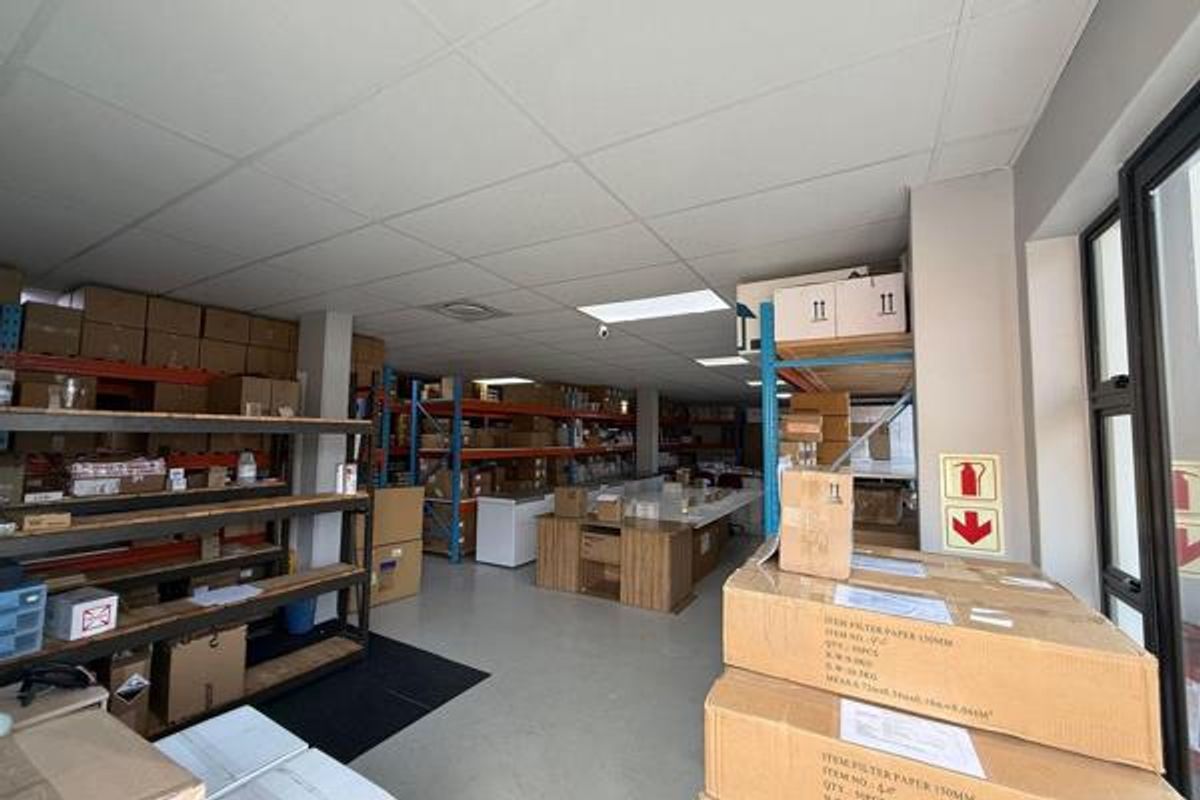 COMMERCIAL PROPERTY FOR SALE IN ALLEN'S NEK ROODEPOORT - Photo 2